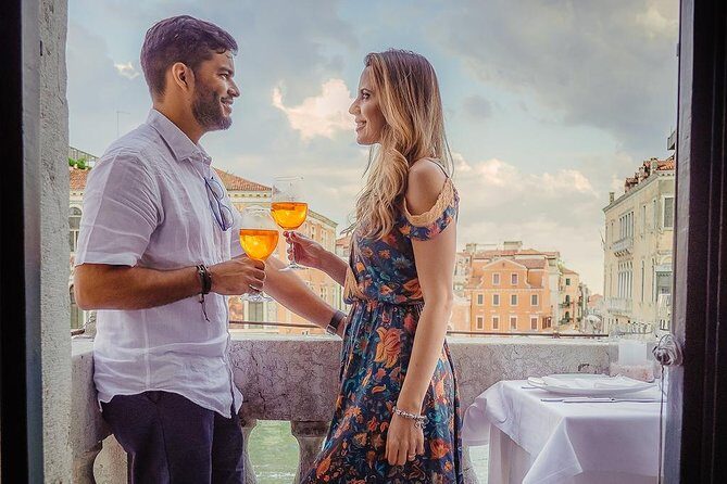 Gondola Ride and Aperitif in a Venetian Palace - Key Points