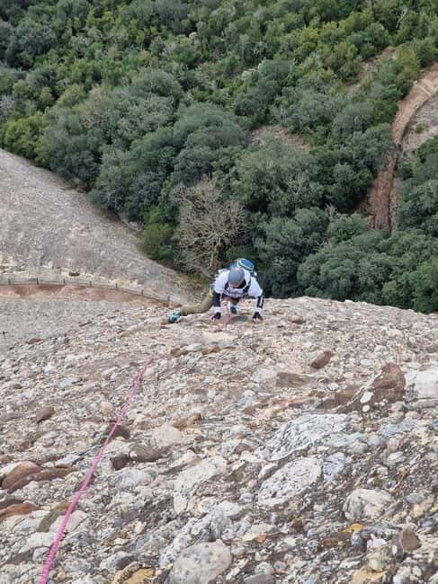 Gorros de Montserrat: climb and enjoy the magical mountain from its peaks. - The Climbing Routes and Their Appeal