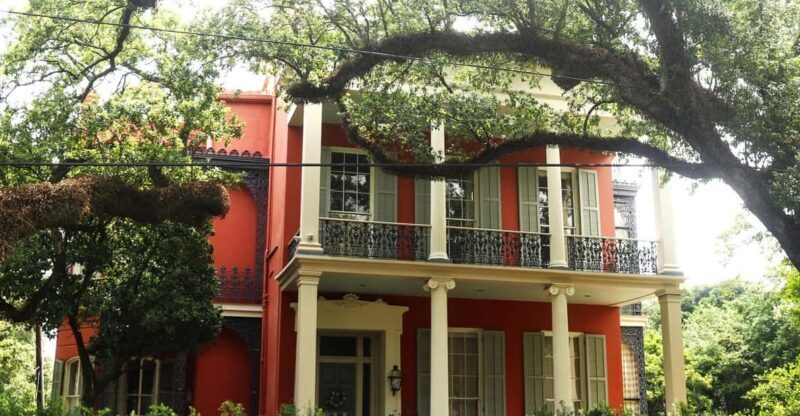 Gossip & Grandeur: A Stroll Through NOLAs Garden District - Mid-Tour Break and Shopping