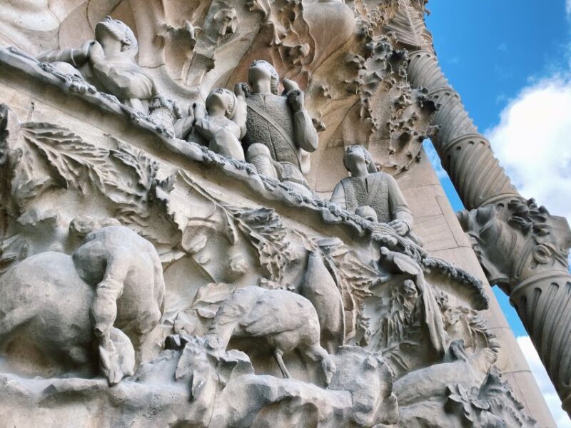 Gothic Paths, Tapas & Sagrada Familia. Private Tour - Key Points