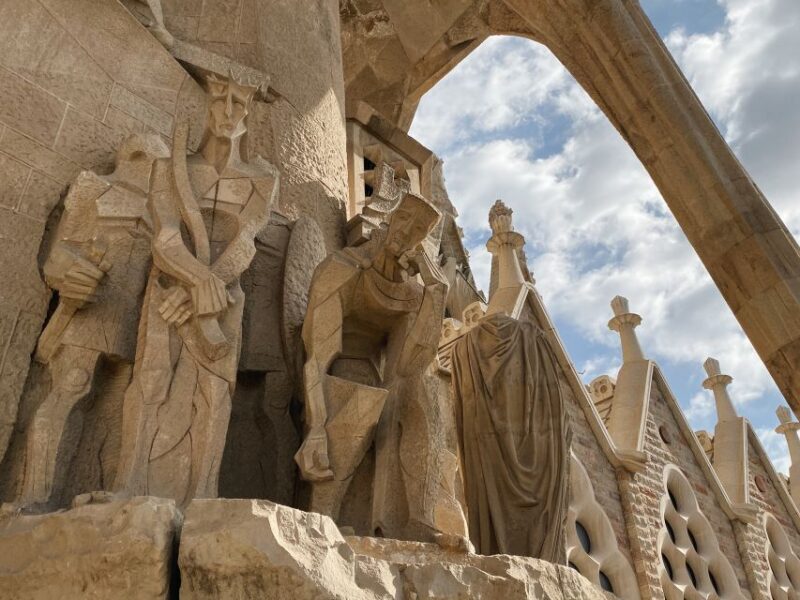 Gothic Paths, Tapas & Sagrada Familia. Private Tour - Time at Sagrada Familia