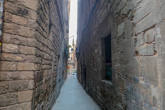 Gothic Quarter and Gaudí Small-Group Tour - Practical Details and What You Can Expect