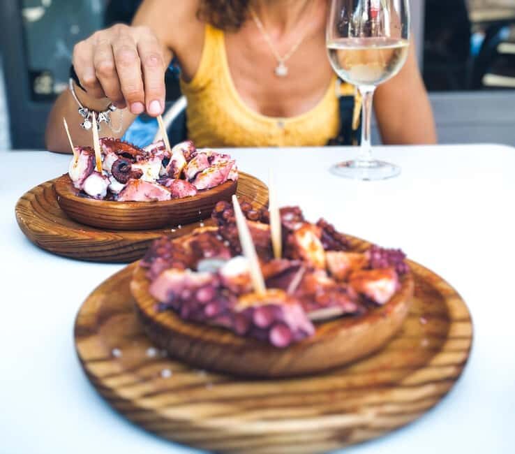 Gothic Quarter: Gourmet Food Private Tour & Sagrada Familia - Key Points