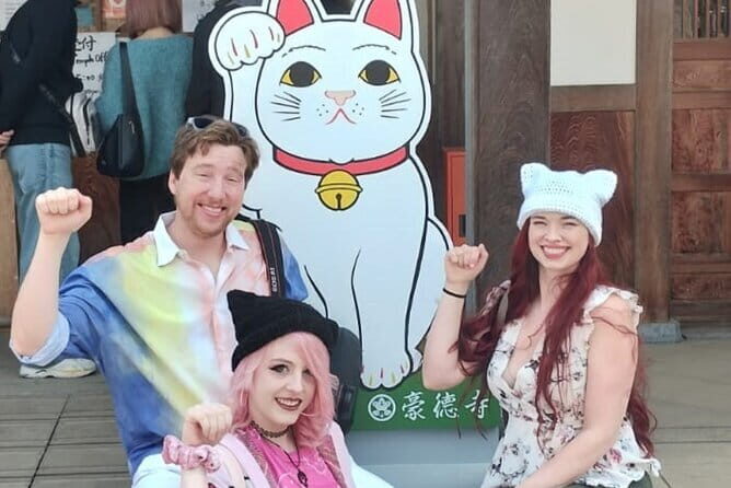 Gotokuji Temple Walking Tour with Numerous cat statues - Key Points