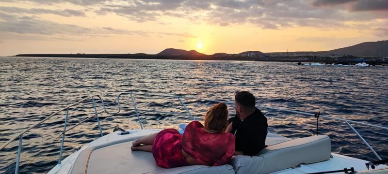 Gourmet cruise at sunset with whale watching - Whale watching and photo stops: Up close with marine life