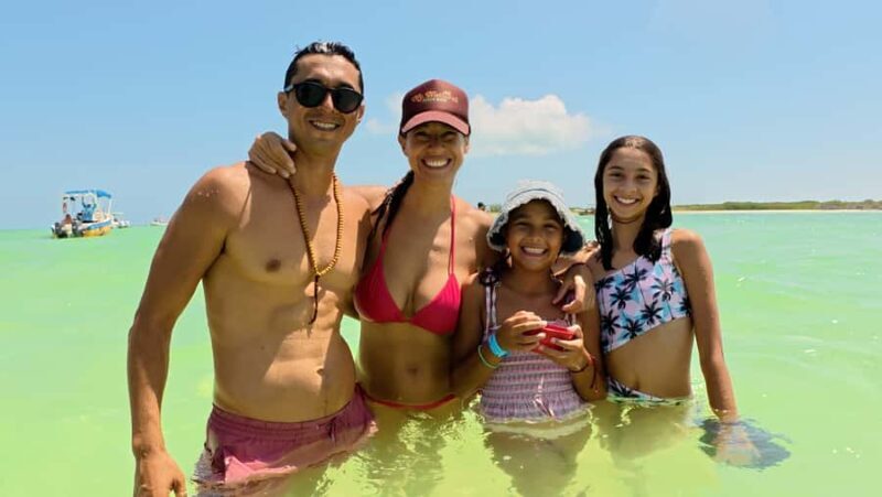 Gourmet Seafood Tasting in the Holbox Sea - Key Points