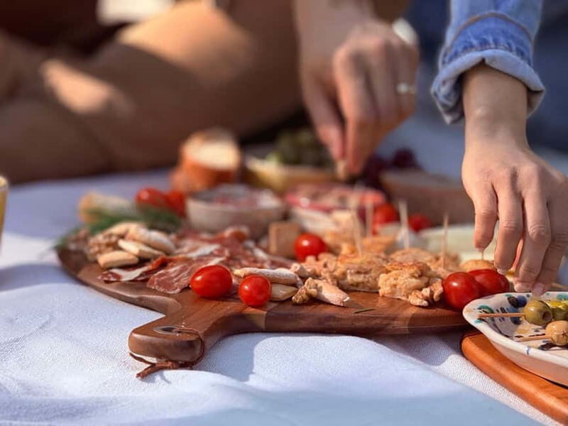 Gourmet Spanish Tapas Picnic in Retiro Park (Private) - Key Points