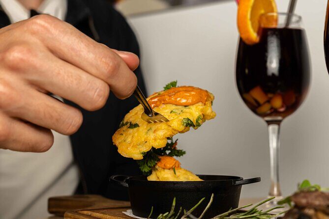 Gourmet Tapas and Wine Tour in Alcudia Old Town - Group Size and Support