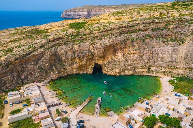Gozo Guided Day Trip Incl. Ggantija Temples and Lunch - Guides and Group Dynamics