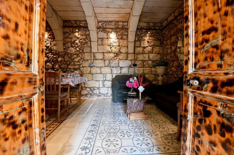 Gozo: Traditional and Local Breakfast in a Historic building - Exploring the Historic Building