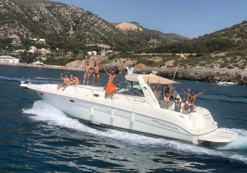 Gran Canaria: Shared yacht excursion with beverages, lunch and snorkeling - Key Points