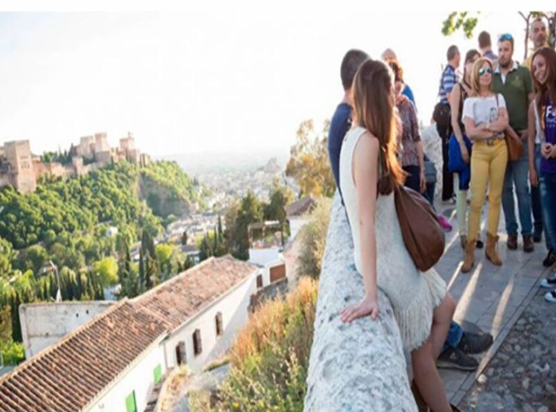 Granada: Albaicín and Sacromonte 2.5-Hour Walking Tour - Who Is This Tour Best For?