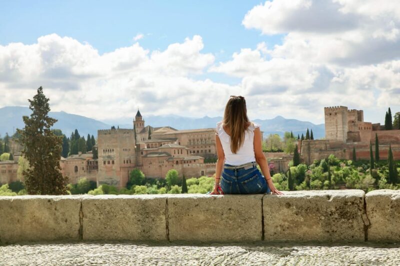 Granada: Albaicín and Sacromonte Guided Private Walking Tour - A Closer Look at the Tour Experience