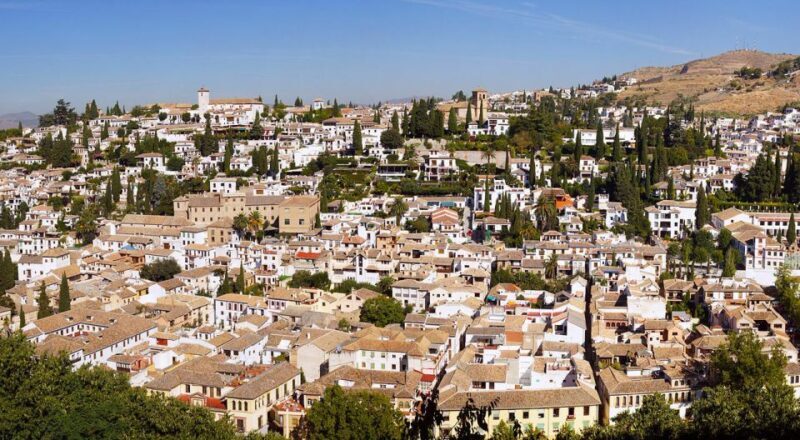 Granada: Albaicín and Sacromonte Walking Tour - The Guides: Passionate and Knowledgeable