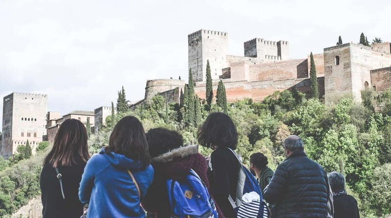 Granada: Albayzin and Sacromonte Hybrid Walking Tour - Key Points