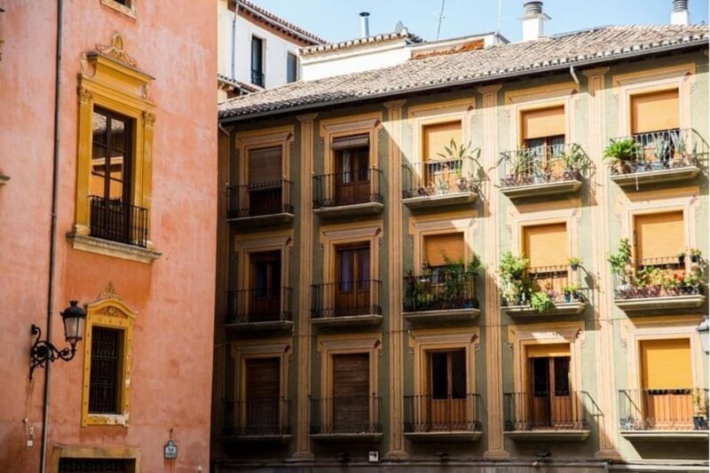 Granada : Albayzin and Sacromonte Walking Tour - Key Points