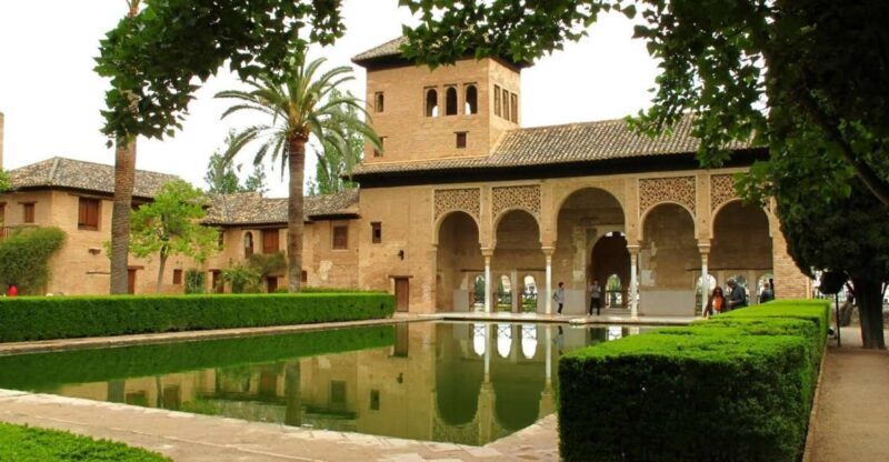 Granada: Alhambra and Generalife Gardens Guided Tour - Practical Considerations