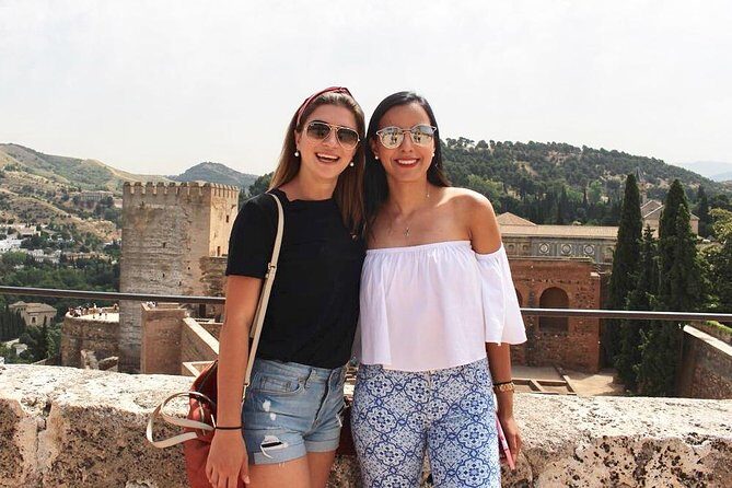 Granada: Alhambra Comlex + Nasrid Palaces + Alcazaba Guided Tour - The Value of the Experience
