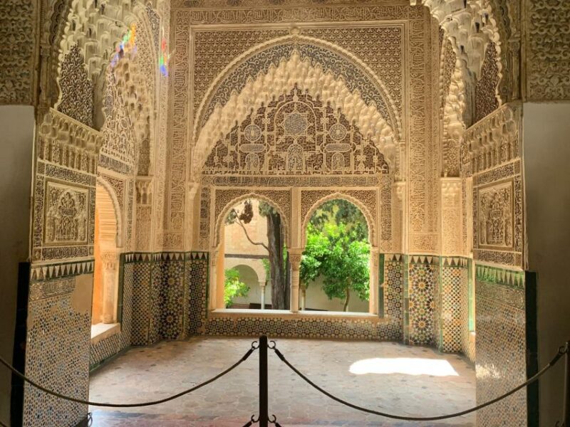 Granada: Alhambra Complex Guided Tour with Ticket - Why Choose This Tour? The Experience in Detail