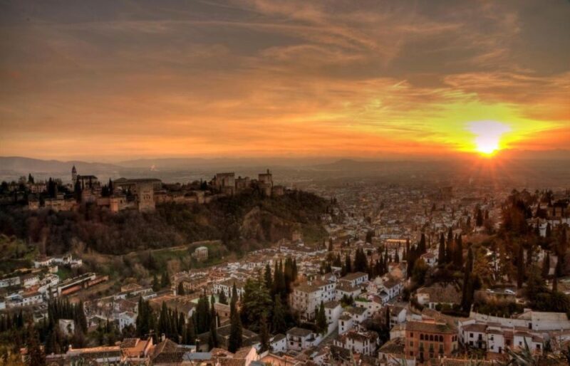 Granada: Alhambra, Generalife & Albaicin Private Tour - Key Points