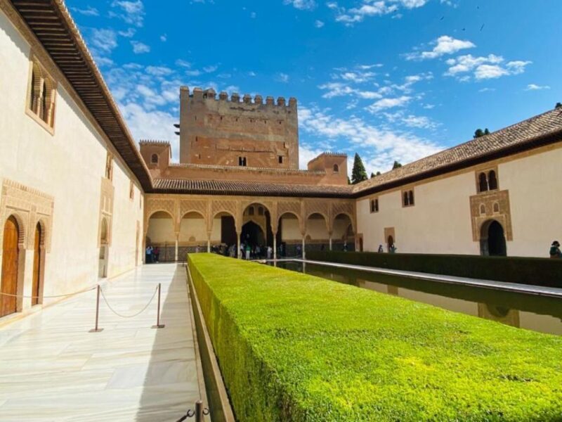 Granada: Alhambra Guided Tour with Nasrid Palaces - Key Points