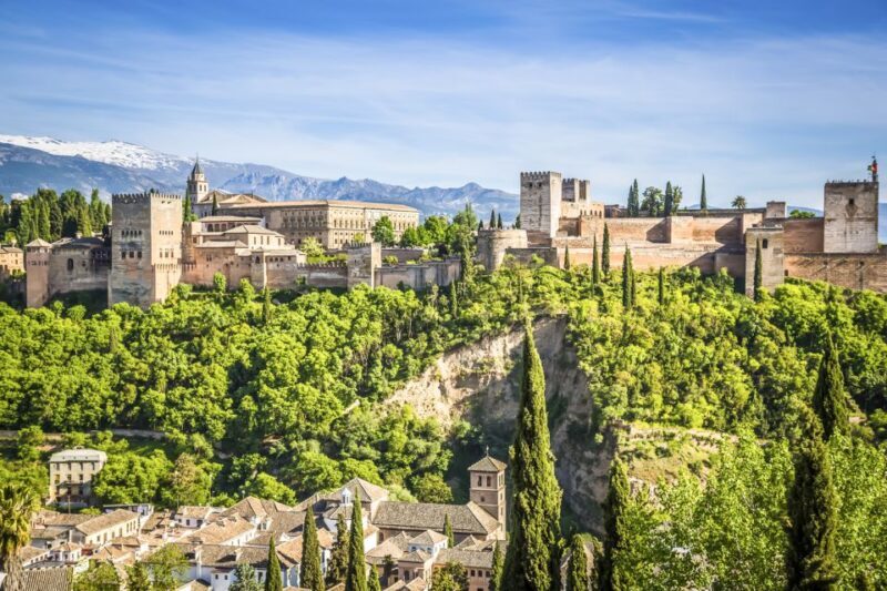 Granada: Alhambra, Nasrid, and Generalife Private Tour - The Quality of Guides and Reviews