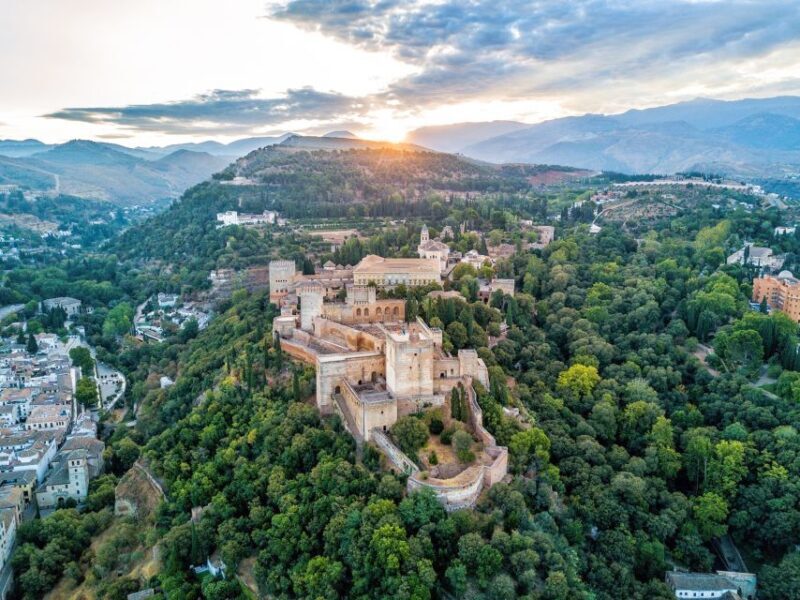 Granada: Alhambra & Nasrid Palaces Tour with Tickets - Key Points