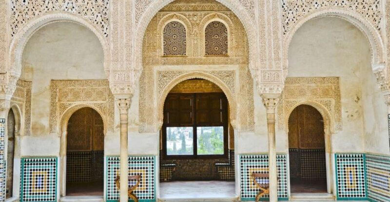 Granada: Alhambra Regular Tour - Who Should Consider This Tour?