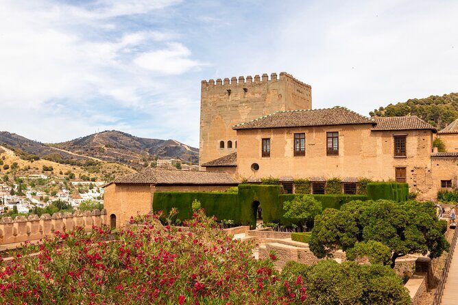Granada (Alhambra) Scavenger Hunt and Sights Self-Guided Tour - Who Is This Tour Best For?