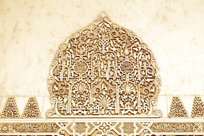 Granada: Alhambra Small Group Tour with Nasrid Palaces - Key Points