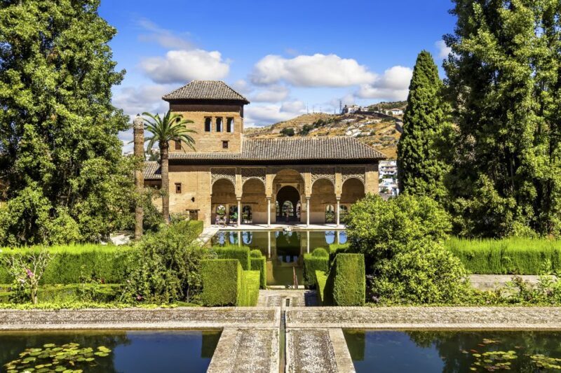 Granada: Alhambra Small Group Tour with Nasrid Palaces - What’s Included and What You Should Know
