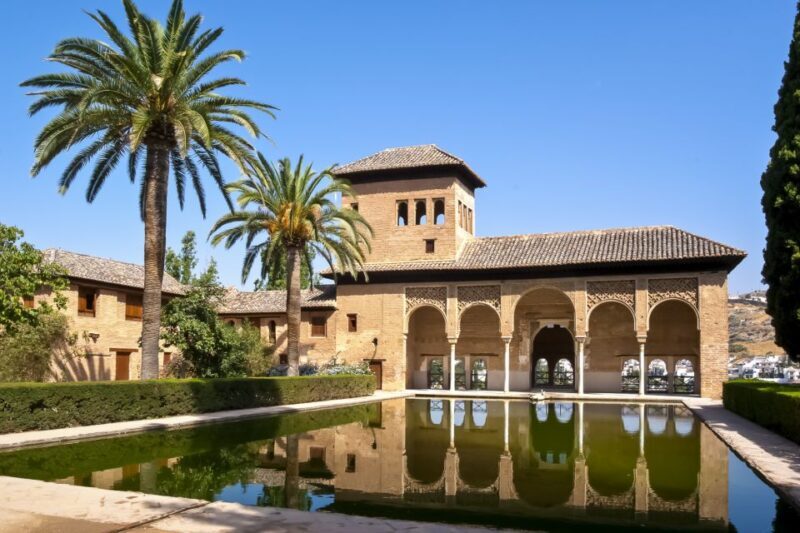Granada: Alhambra Small Group Tour with Nasrid Palaces - The Value of This Experience