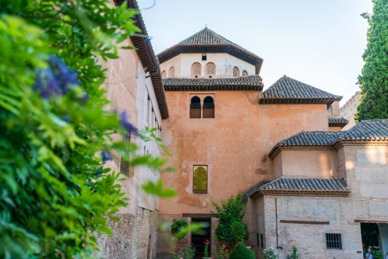 Granada: Alhambra Ticket and Guided Tour with Nasrid Palaces - Post-Tour Freedom