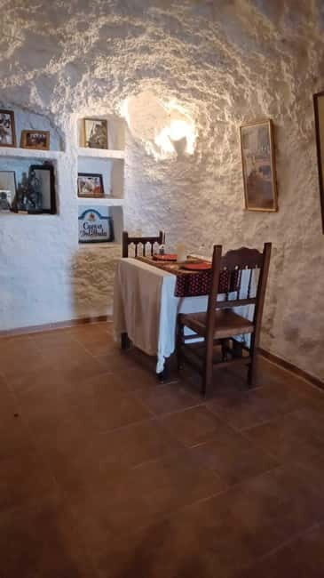 Granada: Flamenco Show Los Parrones in the Sacromonte Caves - Key Points