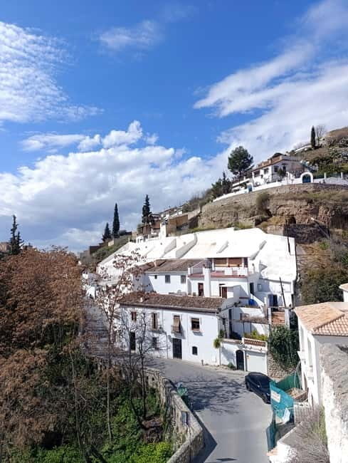 Granada: Hollywood & Sacromonte Tour - Key Points