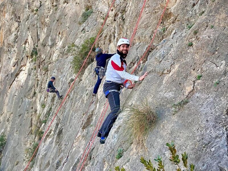 Granada: Rock climbing top-rope Placas Negras - Discovering the Charm of Placas Negras: An Outdoor Climbing Experience