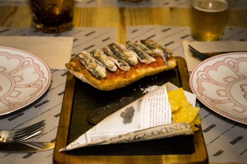 Granada: Tapas Crawl - A Deep Dive into the Granada Tapas Crawl Experience