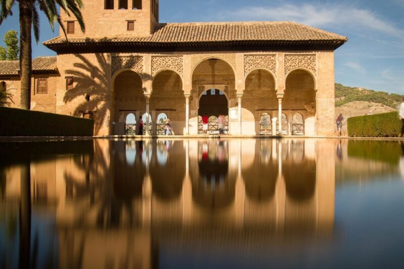 Granada: Tour of Alhambra, Generalife, and Nasrid Palaces - Authentic Insights from Reviewers