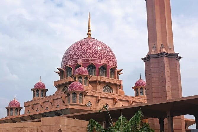Grand KL, Putrajaya and Batu Caves Tour on Private Basis - Exploring Kuala Lumpur and Beyond: A Deep Dive into the Private Grand KL, Putrajaya, and Batu Caves Tour