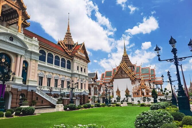Grand Palace & Wat Phra Kaew Walking Tour with Professional Guide - Key Points