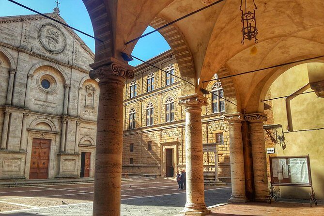 Grand Tour of Pienza, Montalcino, Montepulciano + wine and cheese tasting - Key Points