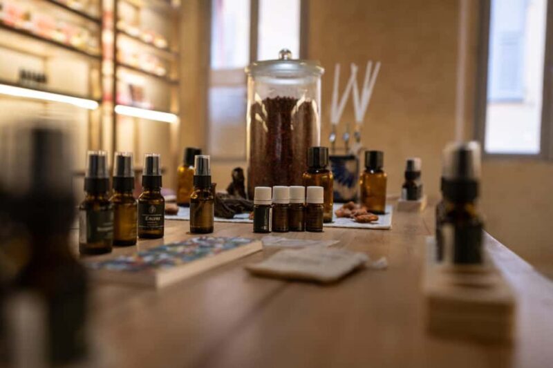 Grasse: 100% natural perfume creation workshop - The Experience Format and Practical Details