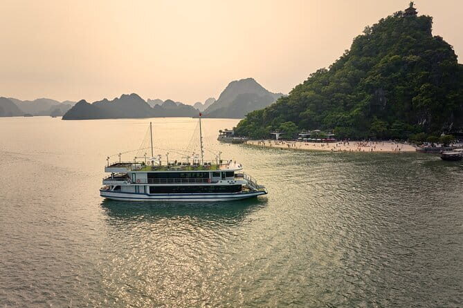 Gratiot Premium Full Day Cruise in Halong - Key Points