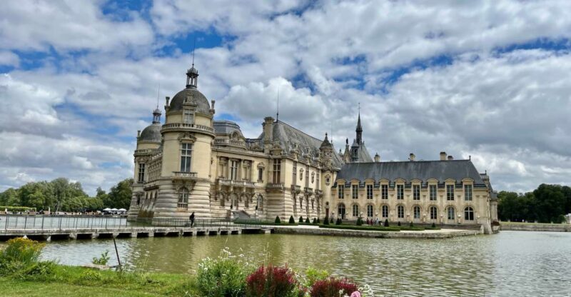 Great Stables of Prince de Conde & Palace Chantilly - Key Points