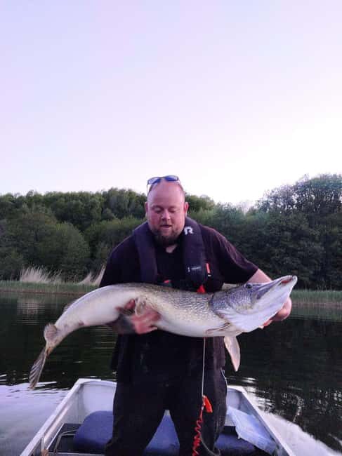 Grimstad: Fishing Guide Service with Gear and Boat Rental - A Deep Dive into the Grimstad Fishing Experience