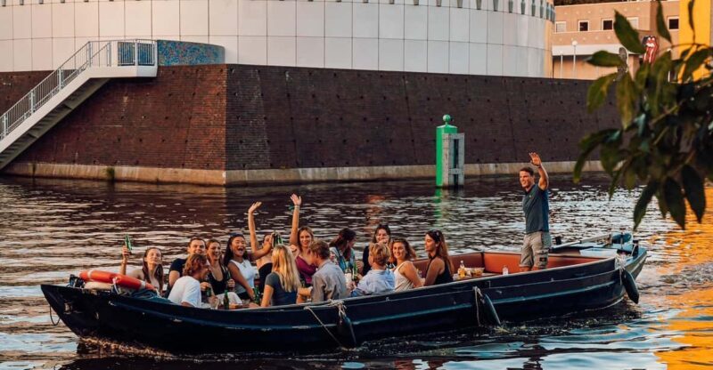 Groningen: City canal cruise (with unlimited drinks) - Key Points