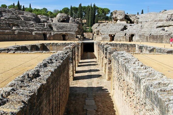 Group Excursion from Seville to Italica (Seville Roman Town) - The Details: Transportation, Duration, and Group Size