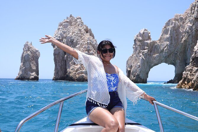 Group tour of the Cabo San Lucas Arch - Key Points