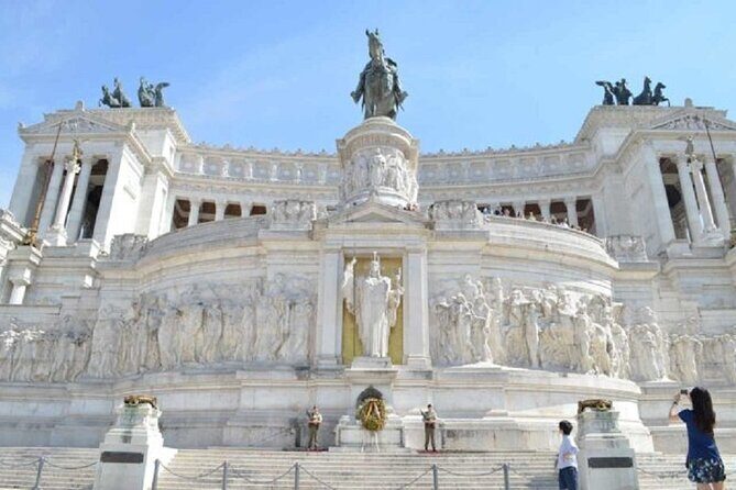 Group tour: Rome Walking Tour - Discovering Rome by Night: What the Tour Offers