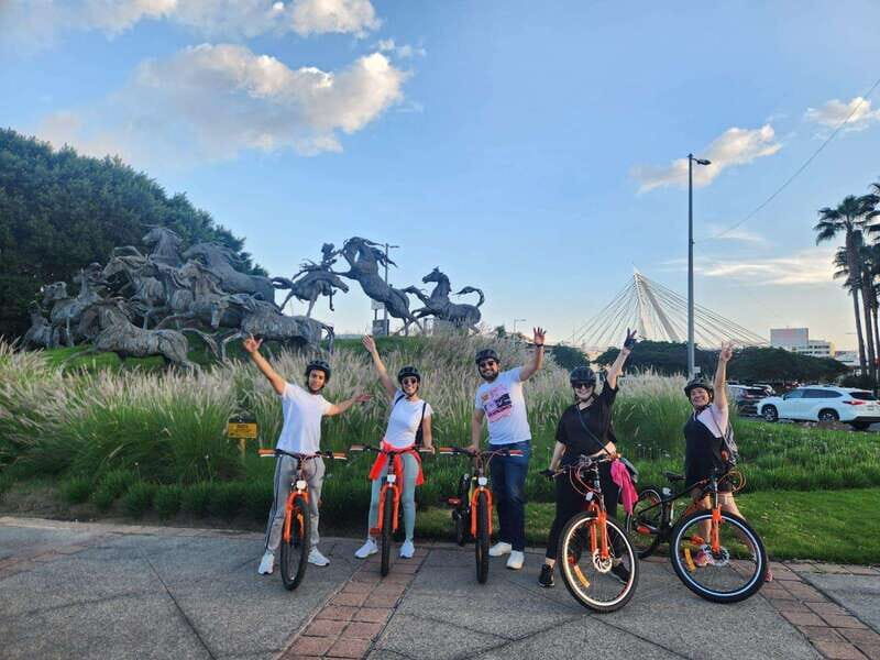 Guadalajara: Bicycle tour of the city visiting places of interest. - Key Points